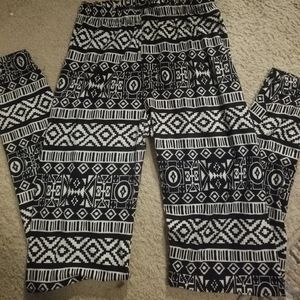 Super soft Aztec leggings medium